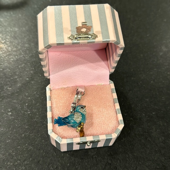 Juicy couture rare bluebird 2010 charm with case!